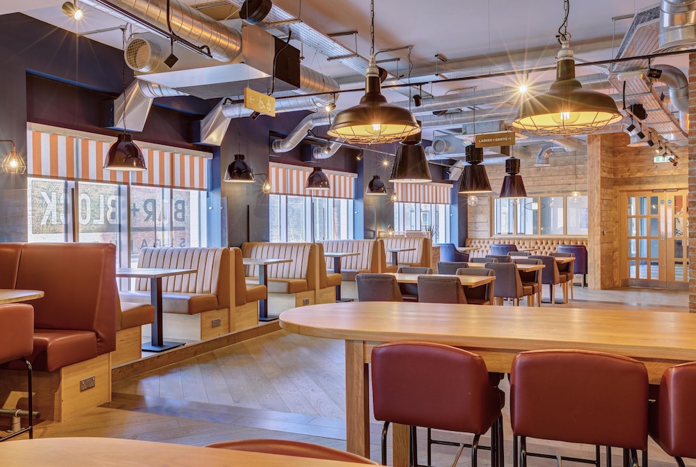 Premier Inn Portsmouth Dockyard 42/51