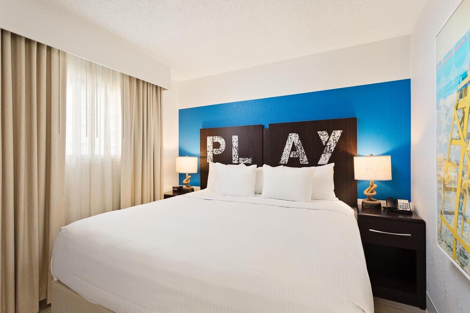 Resort, Suite, Queen Bed, Accessible