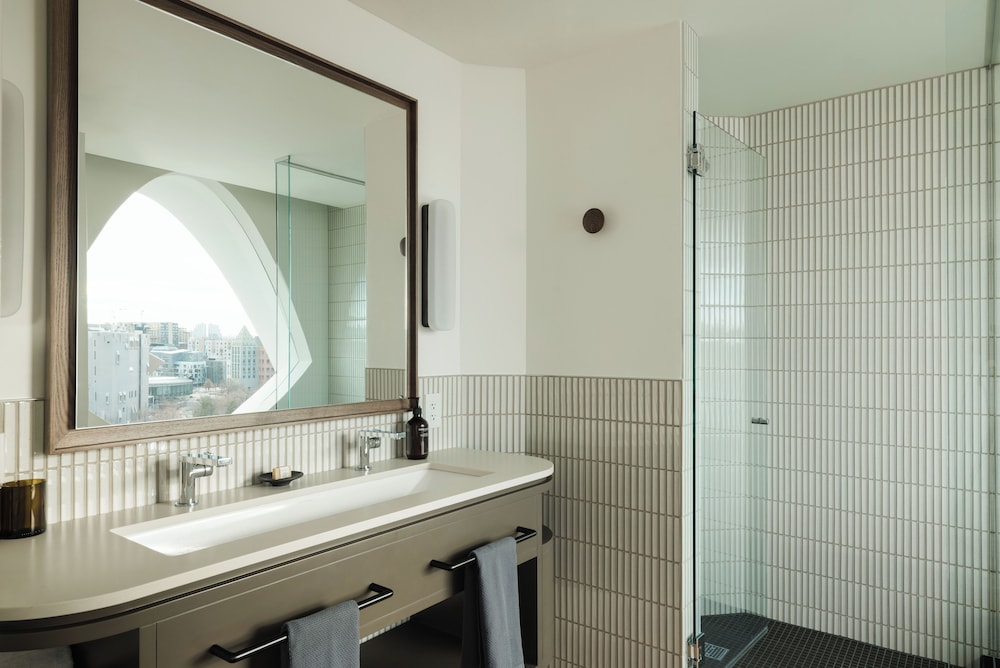 غرفة بسريرين كوين، Populus Hotel 2/3