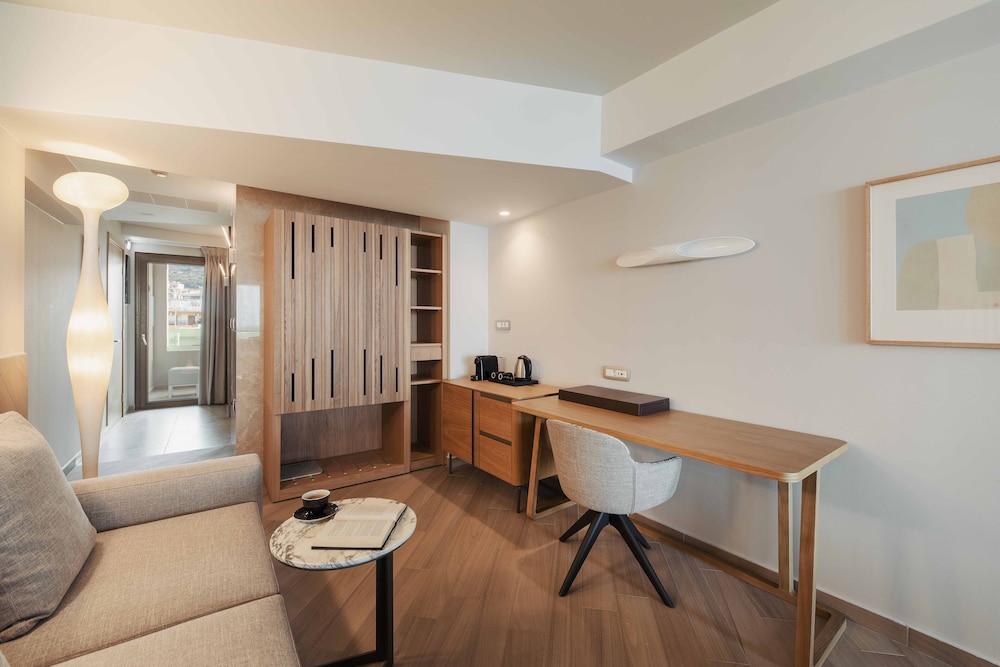 Pegasus Hotel & Apartments 43/55