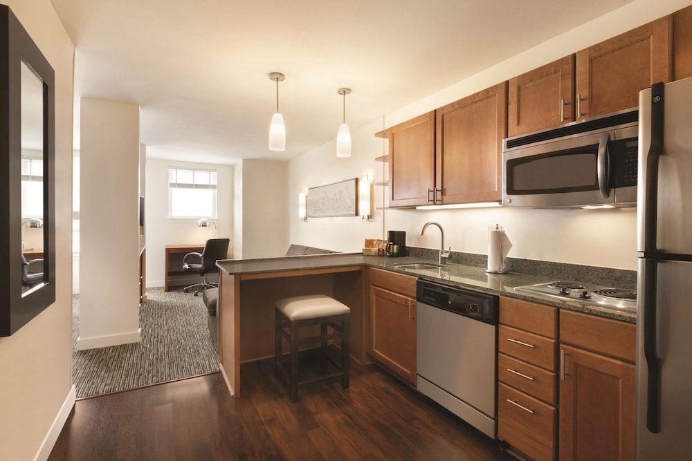 Hyatt House Denver Airport 48/49