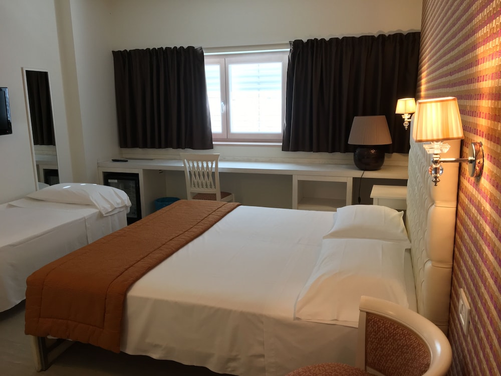 1 BEDROOM, COMFORT, TRIPLE, CITY VIEW