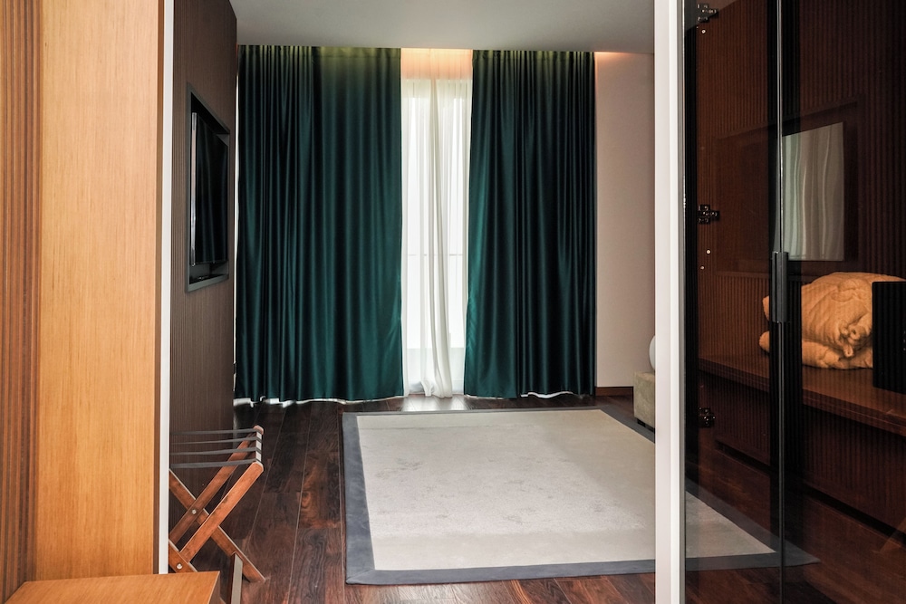 Supreme Hotel 13/72