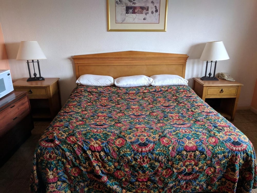 Skylark Motel 13/49