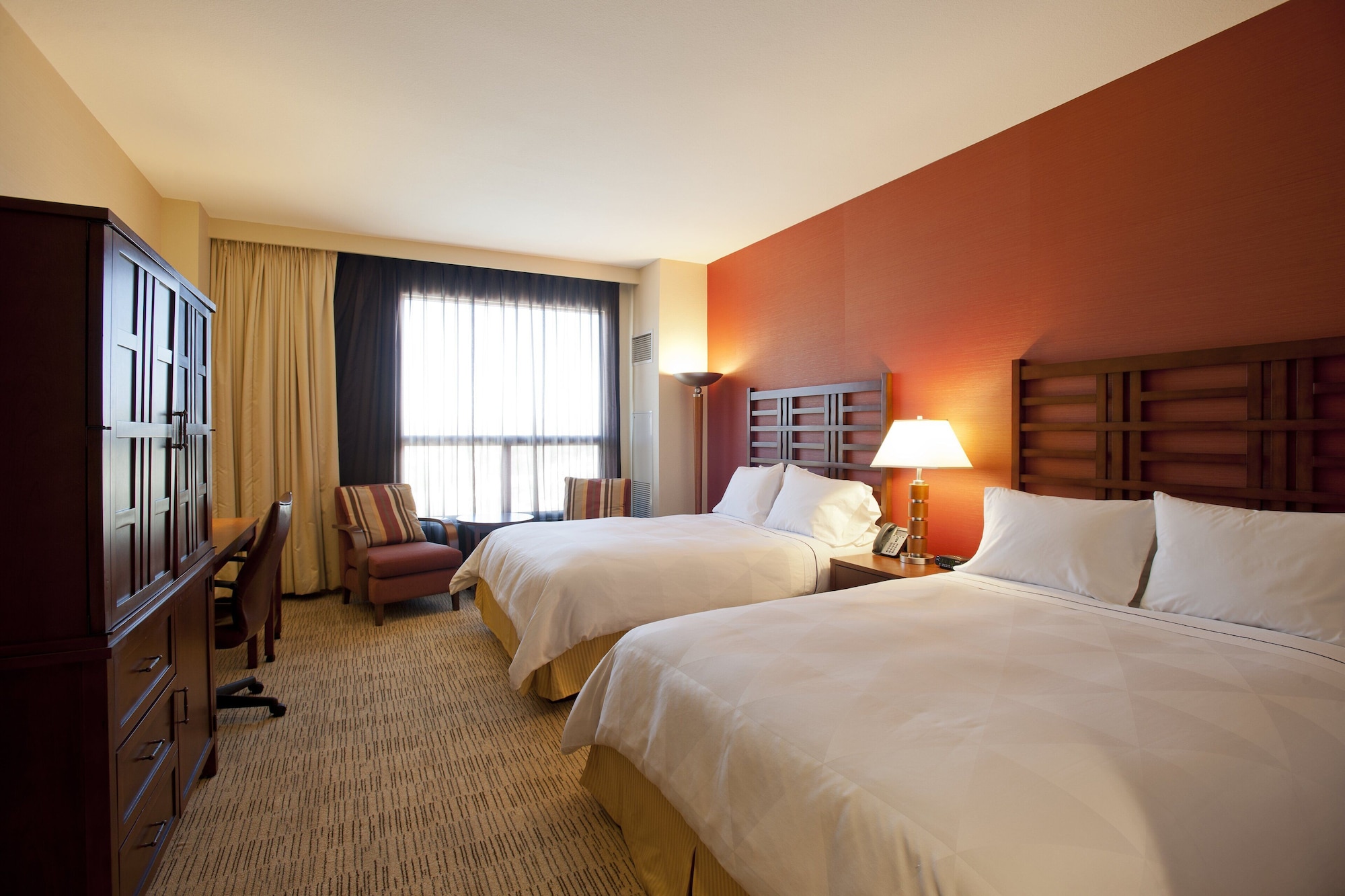 Deluxe, 2 Queen Beds, Pool View