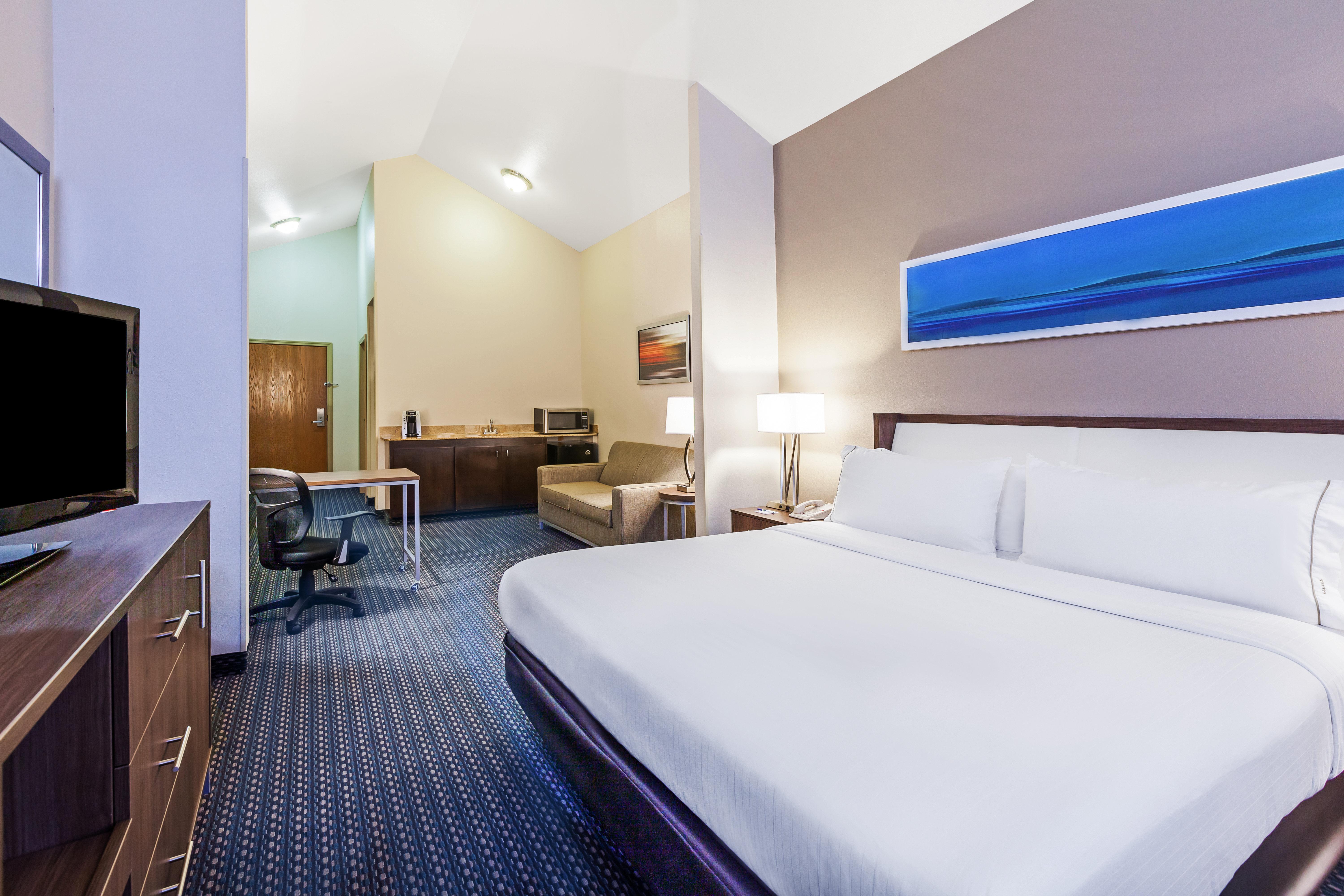 Suite, King Bed, Living and Dining Areas