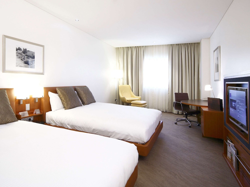 Novotel Canberra 14/72