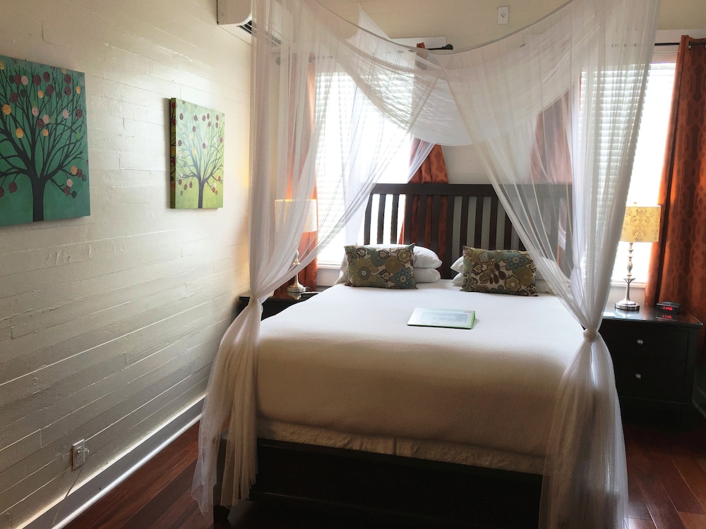 Avalon Bed & Breakfast 24/55