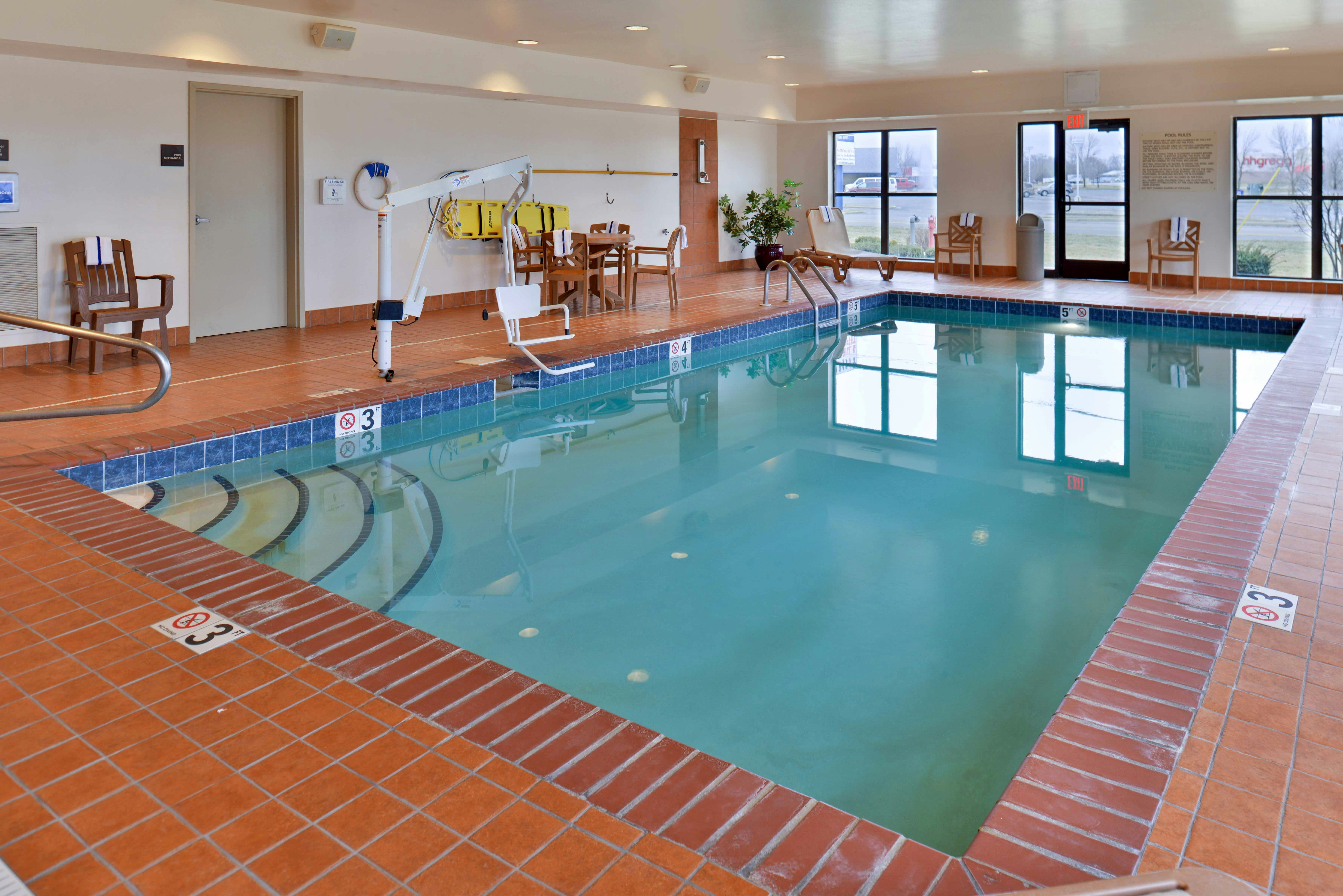 Hampton Inn and Suites Muncie 23/43