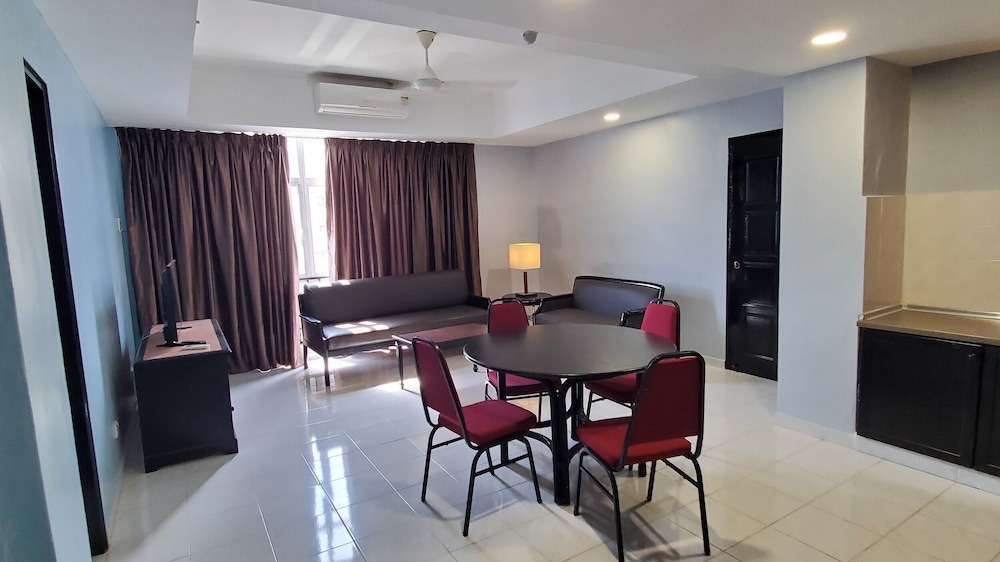 Leisure Cove Hotel Apartments 26/50