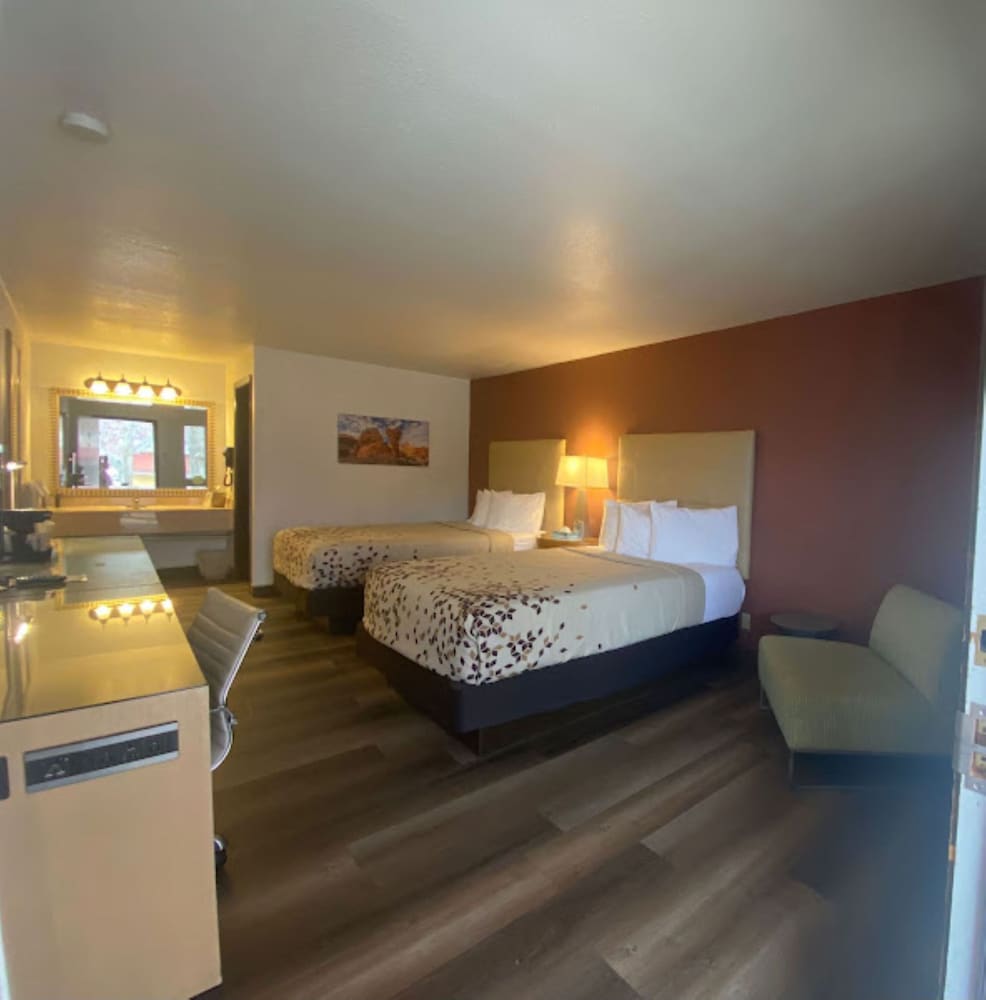 Adventure Inn & Motel 7/43