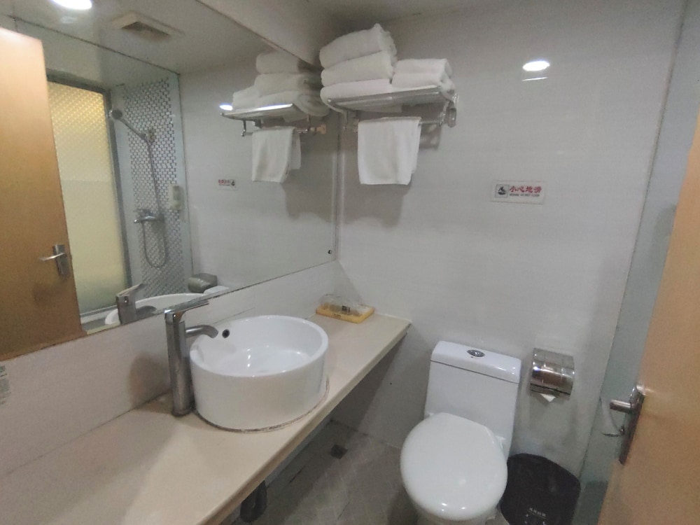Guang Dong Grand Hotel 63/68