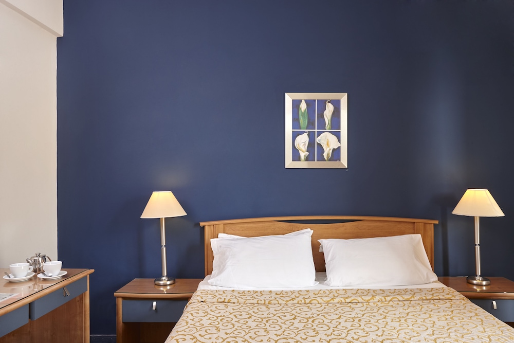 LUCY HOTEL 17/40