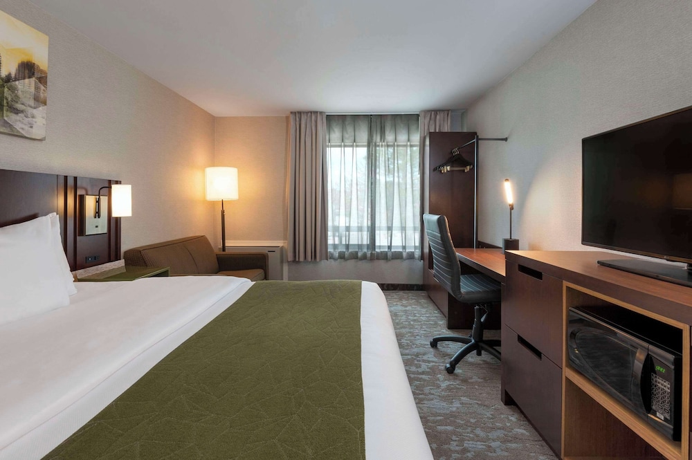 غرفة بسرير كينج مع أريكة، Comfort Inn Sudbury East 4/5