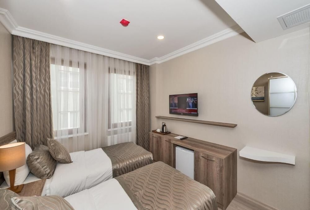 Alphonse Hotel 29/50