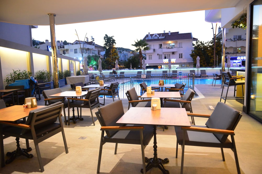 Oasis Hotel 19/30