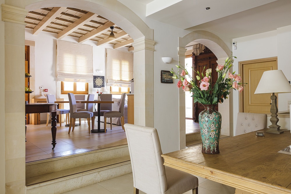 Z Boutique Hotel 38/50