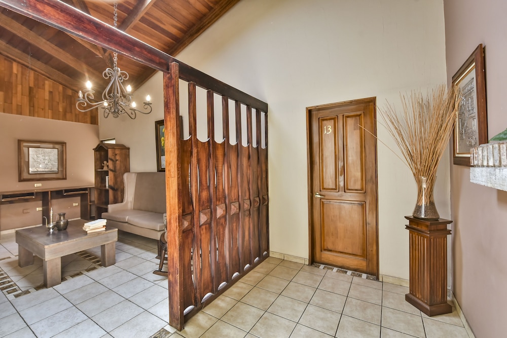 La Riviera Hotel Bed And Breakfast 8/50