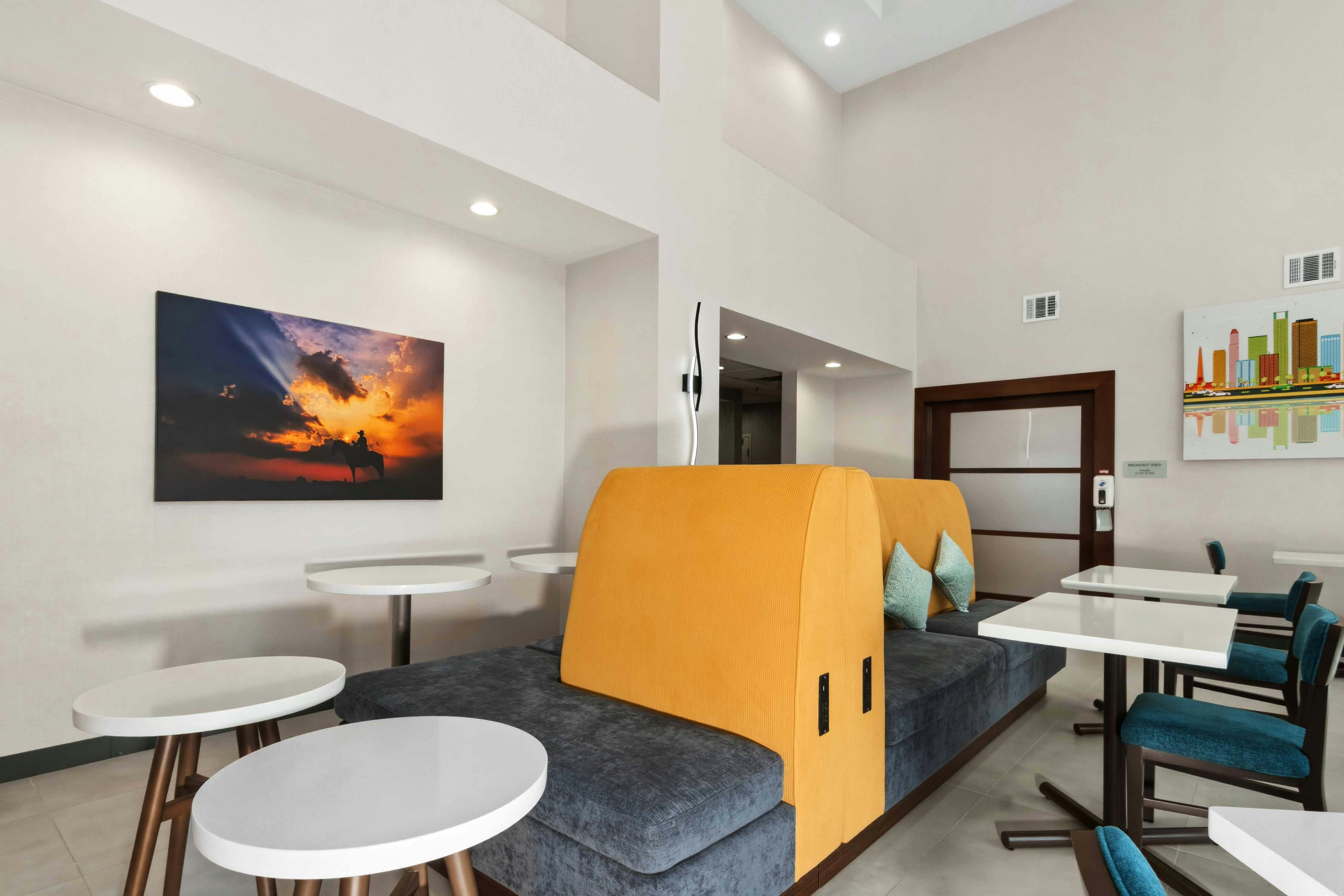 Hampton Inn and Suites Houston-Rosenberg 30/38