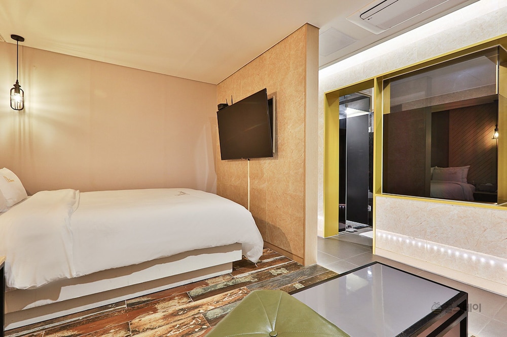 Gracias Hotel Gimhae 24/50