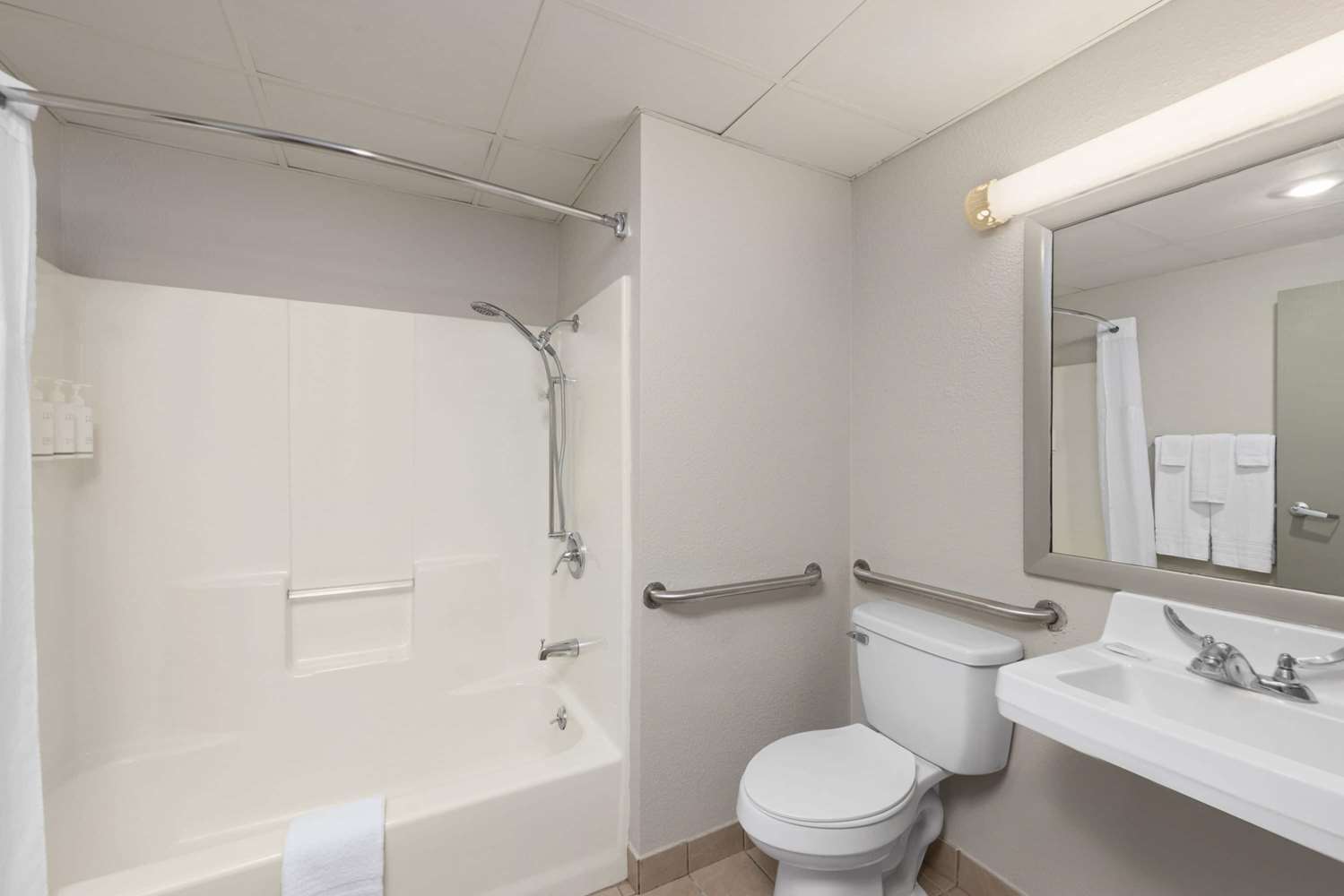 Days Inn By Wyndham Carthage 27/29