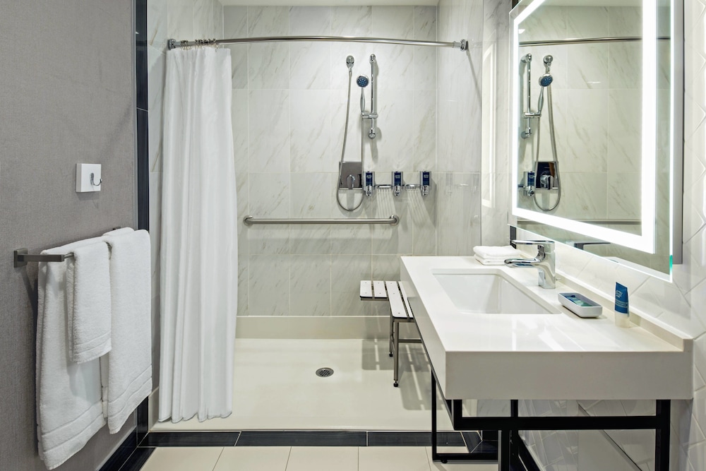 Four Points By Sheraton Manhattan Midtown West 10/30