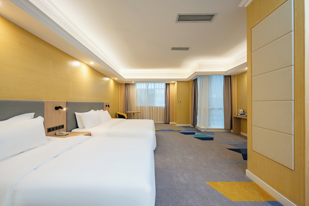 غرفة قياسية بسرير كينج وسرير فردي، Holiday Inn Express Chengdu Tianfu Square an IHG Hotel 2/3