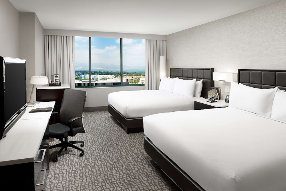 Hilton Woodland Hills Los Angeles 16/67