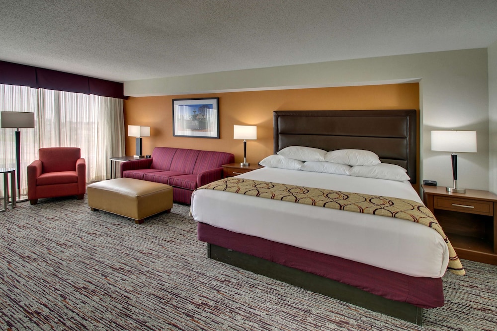 Drury Inn and Suites Bowling Green KY 10/50