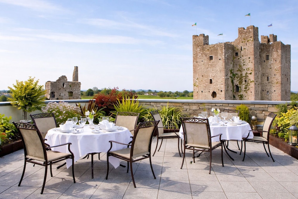 Trim Castle Hotel 41/57