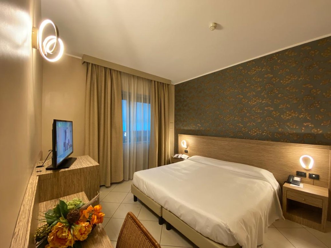 Hotel Parisi 26/67