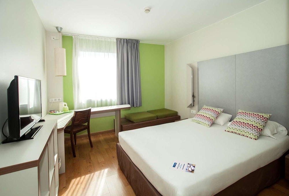 Travelodge BCN Cornella Fira 18/56