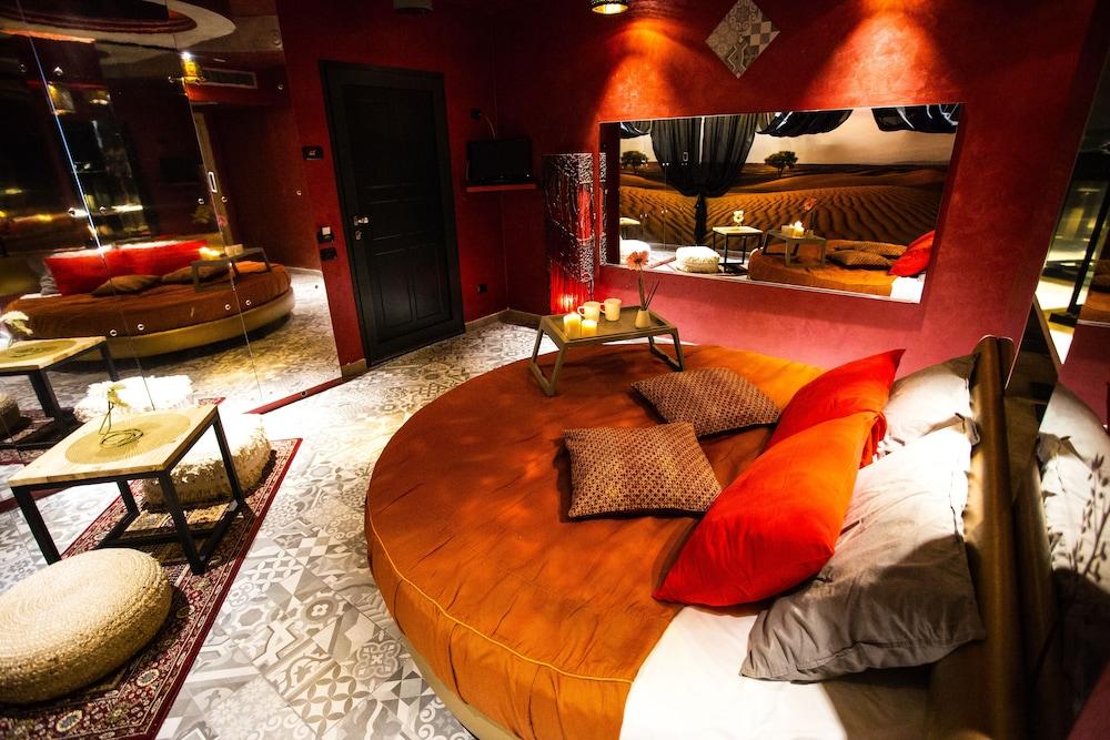 Silk Motel 8/10