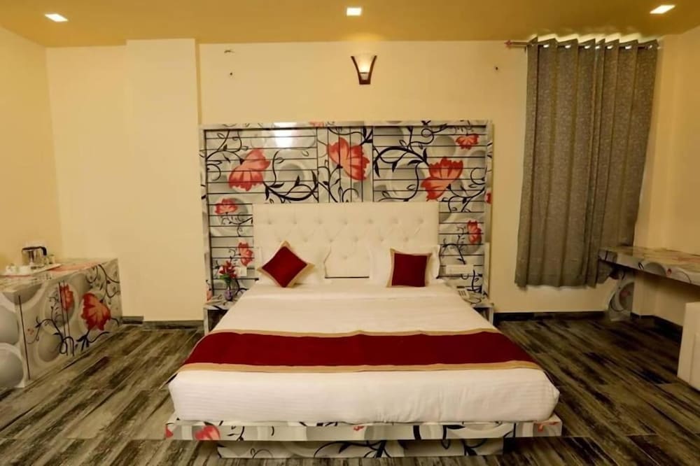 Rock Star Hotel 16/30