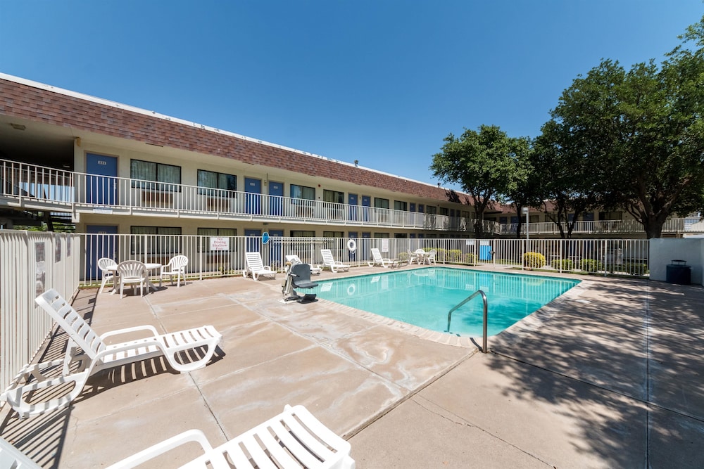 Motel6 Del Rio, TX 8/56