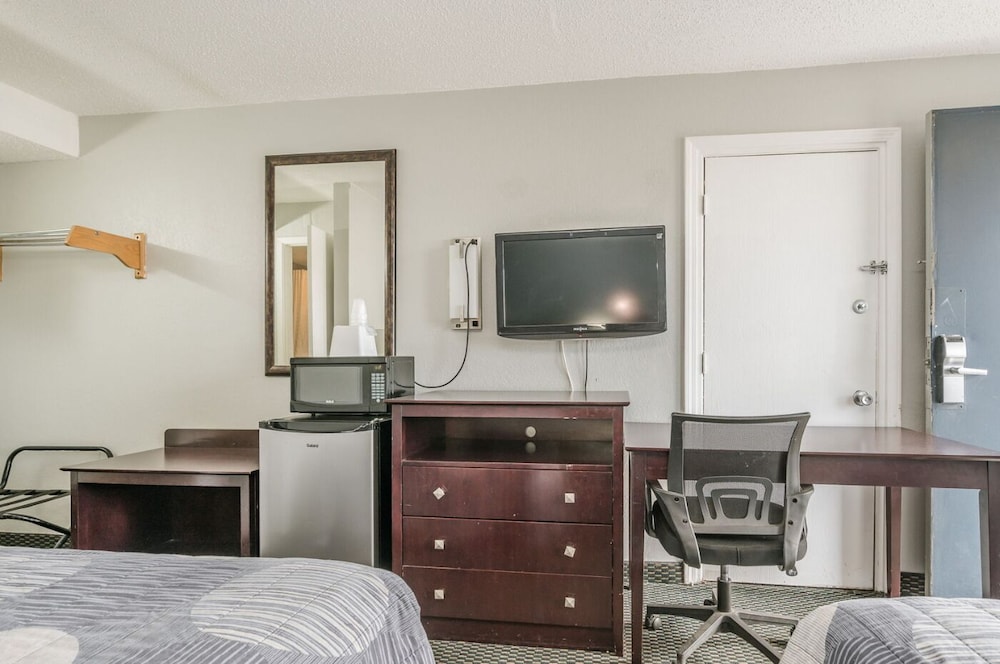 Relax Inn West Amarillo Medical Center 16/23