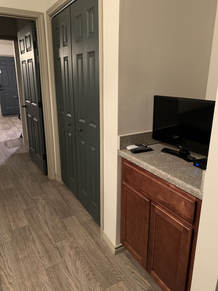 Eagle's Den Suites Andrews a Travelodge by Wyndham 6/55