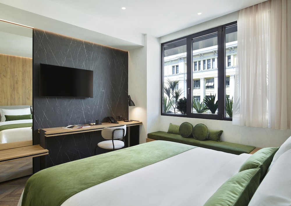 Port, King Bed, Square View