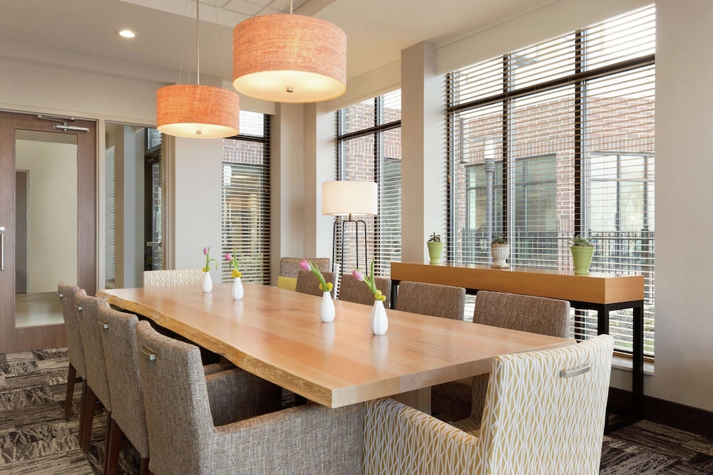 Hilton Garden Inn Pittsburgh Airport South - Robinson Mall 35/48