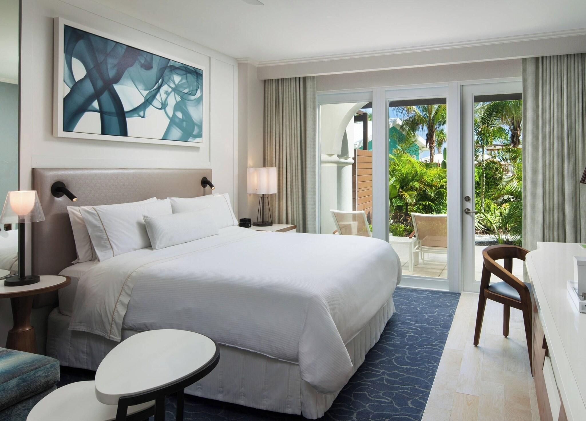 Room, King Bed, Island View
