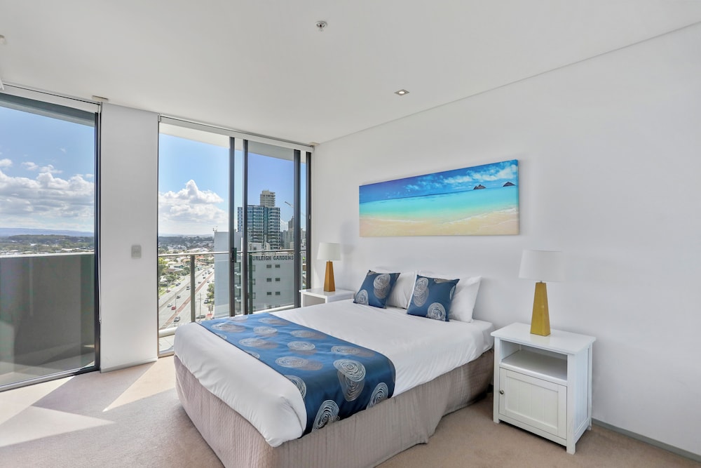 3 BEDROOMS, OCEAN VIEW