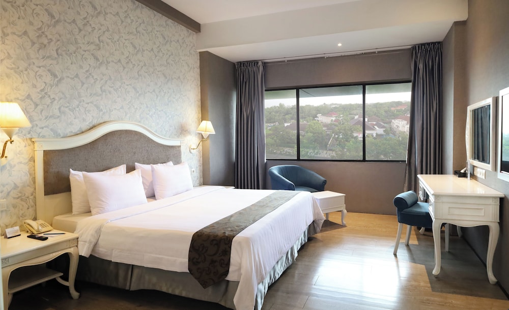 SUPERIOR, DELUXE, KING BED
