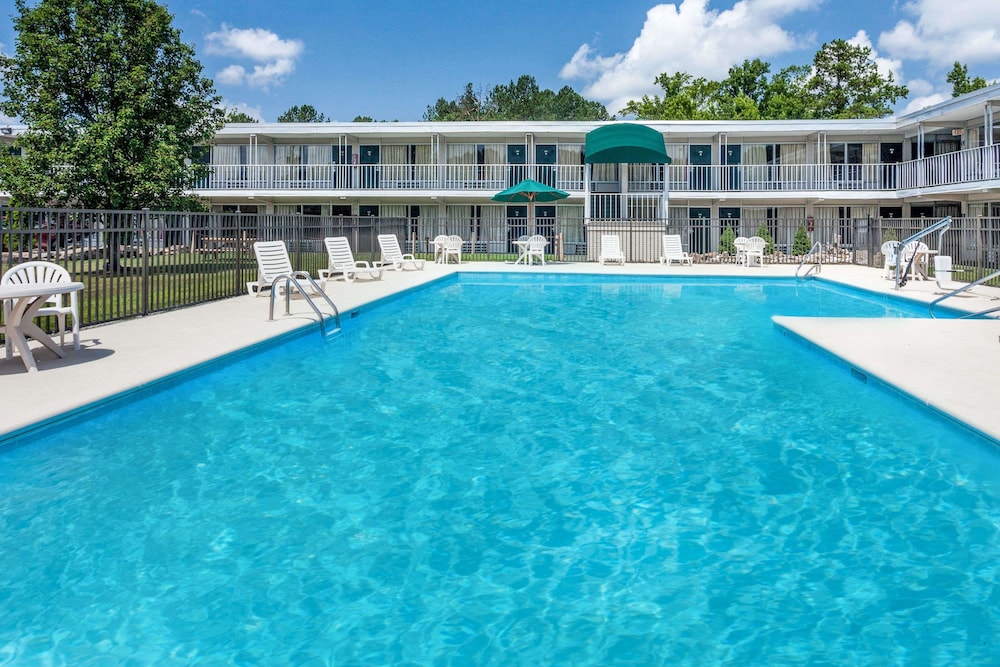 Days Inn By Wyndham Cullman 3/26
