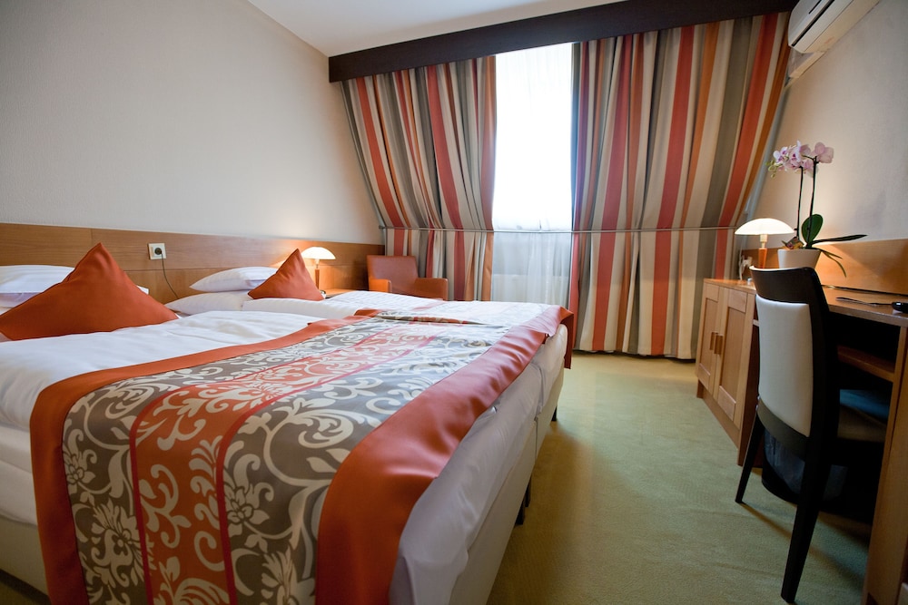Hotel Sopron 23/73