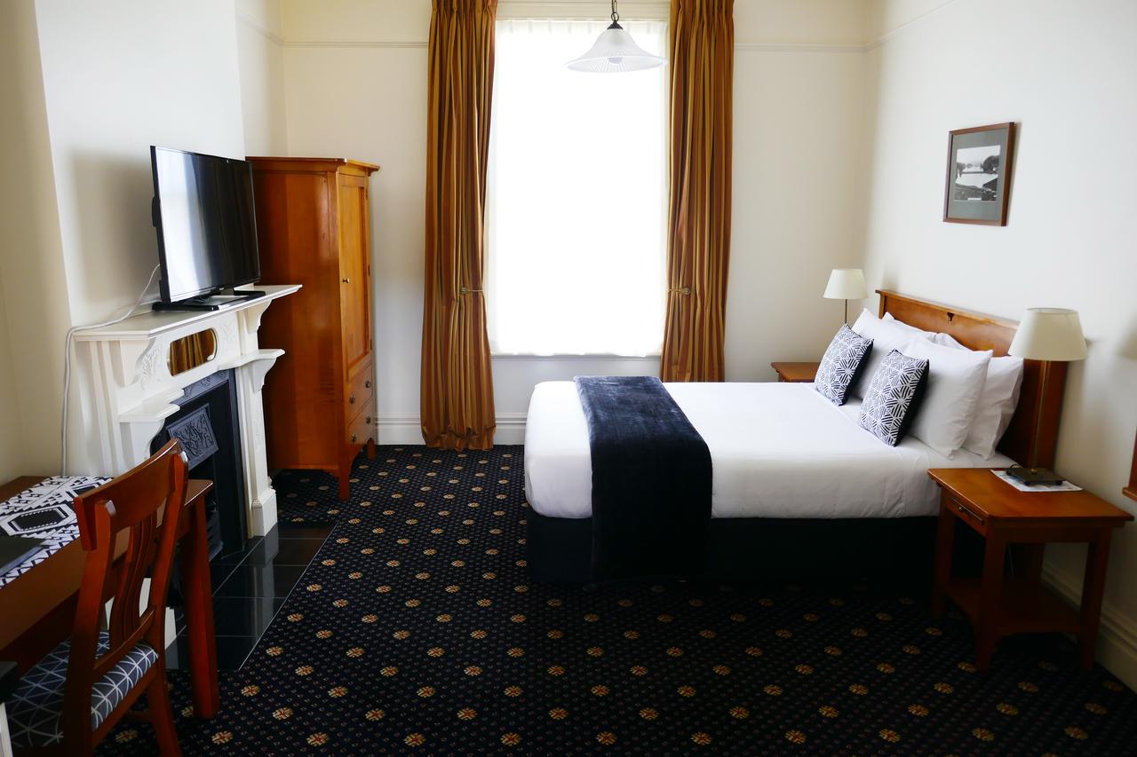 Super, Studio, Queen Bed
