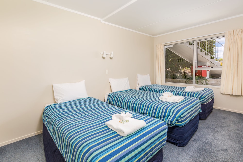 Aloha Seaview Resort Motel 14/68