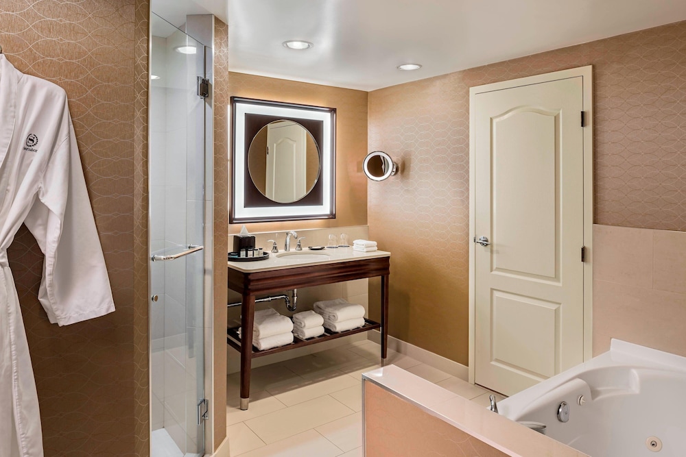 Sheraton Suites Calgary Eau Claire 8/52