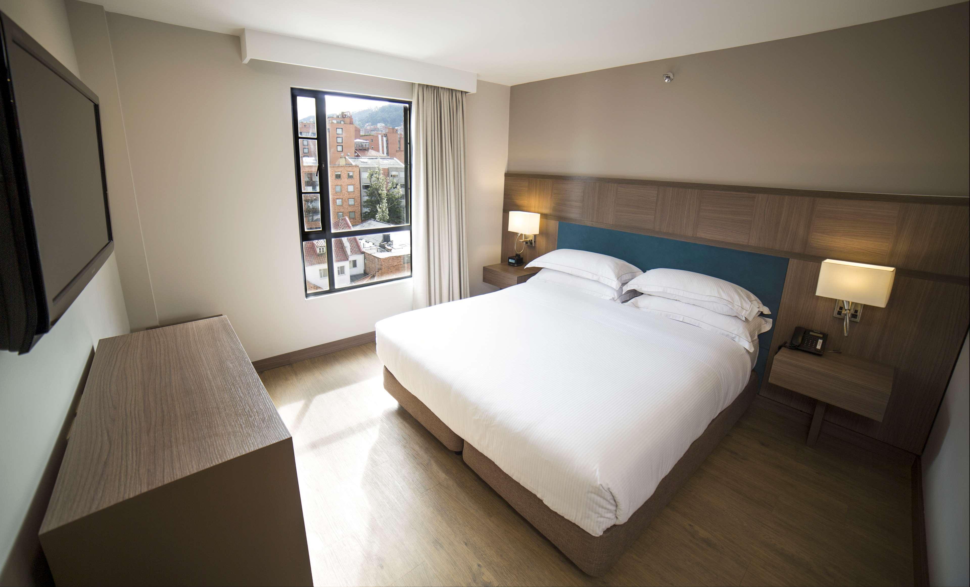 2 ROOMS, SUITE, KING BED