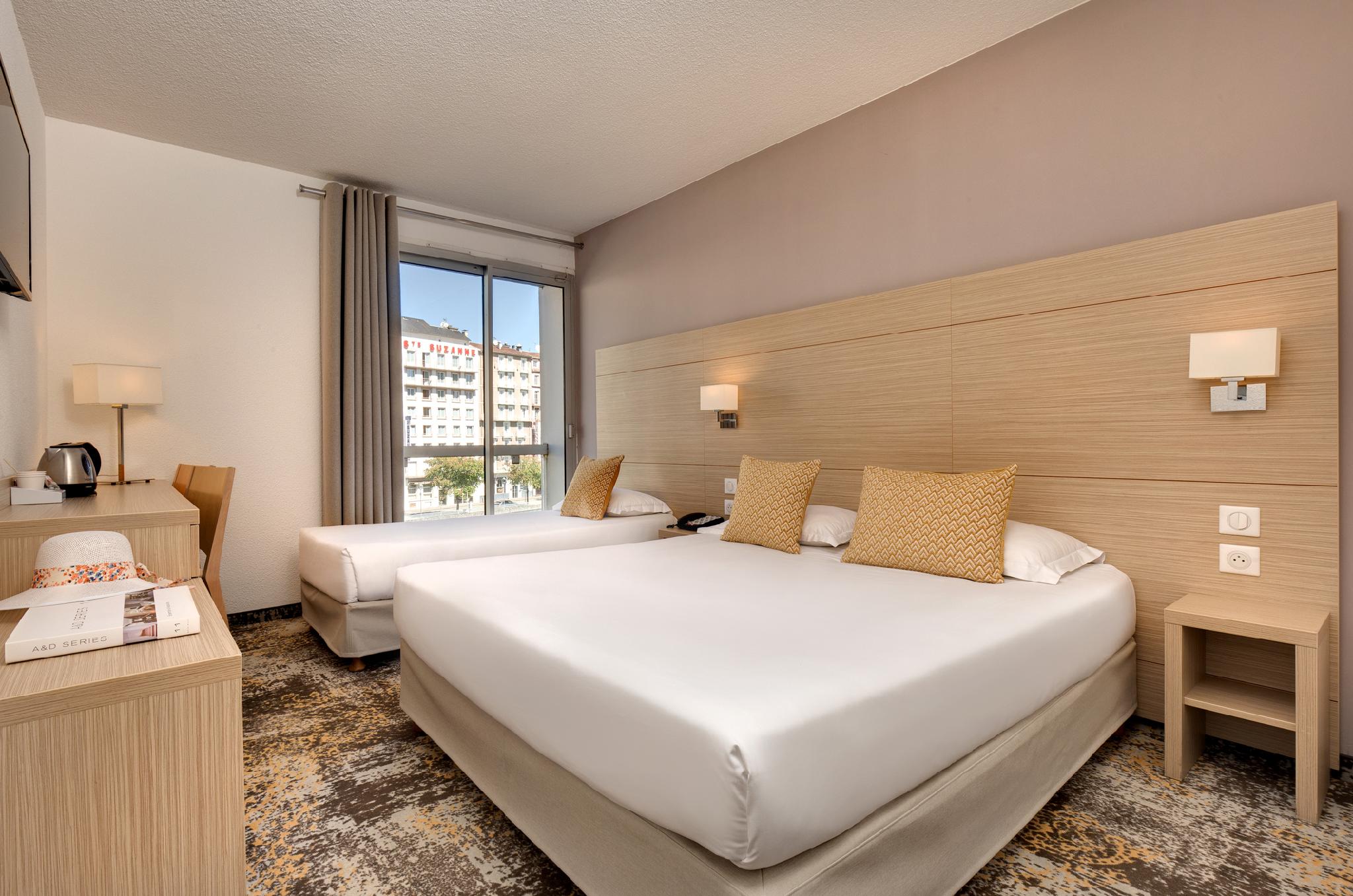 Room, Triple, 1 Queen and 1 Single Bed