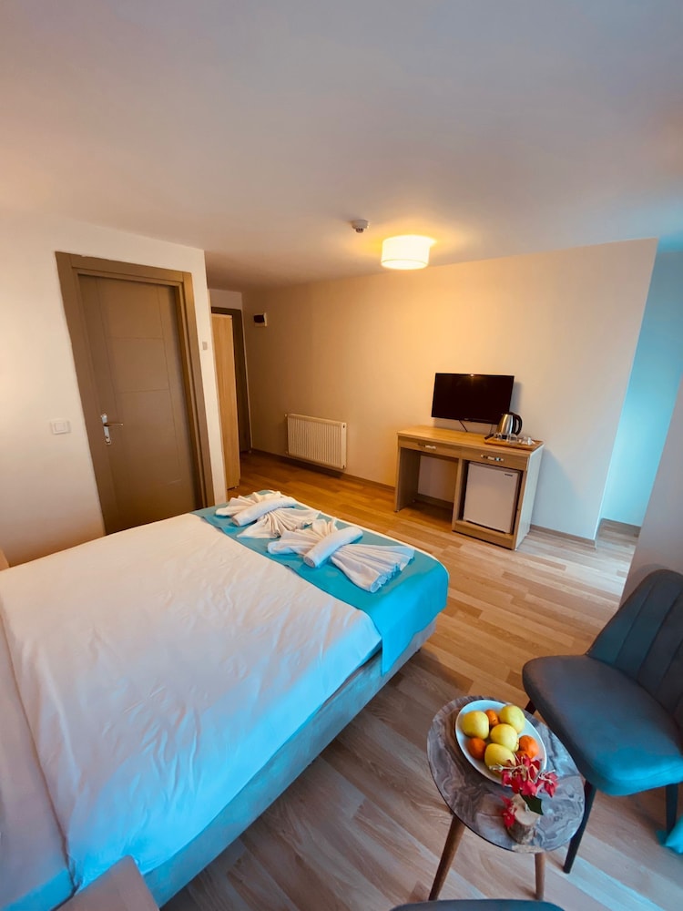 Hotel Ottoman Luxury 11/69